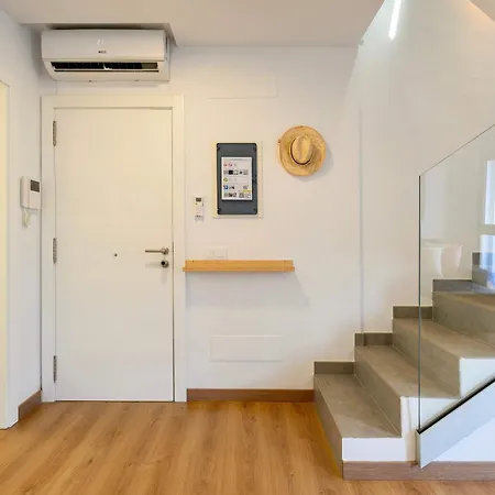 Brand New Spacious Duplex 100m From The Apartment *